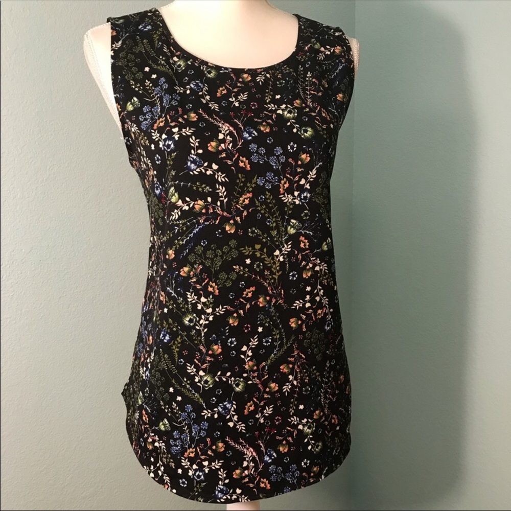 DR2 Daniel Rainn Floral on Black Top